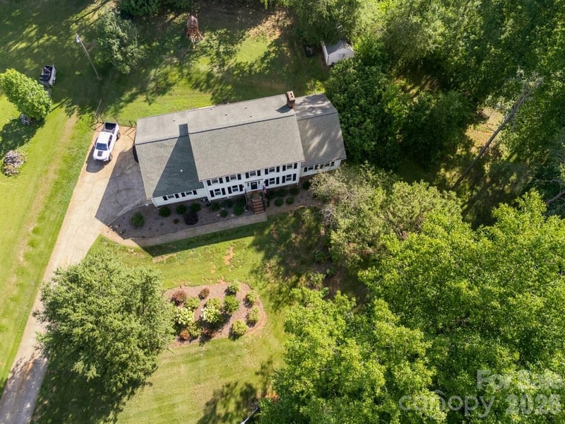 1171 37th Avenue Dr, Hickory, NC 28601