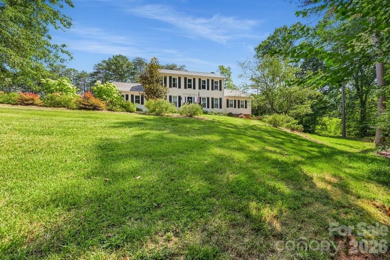 1171 37th Avenue Dr, Hickory, NC 28601