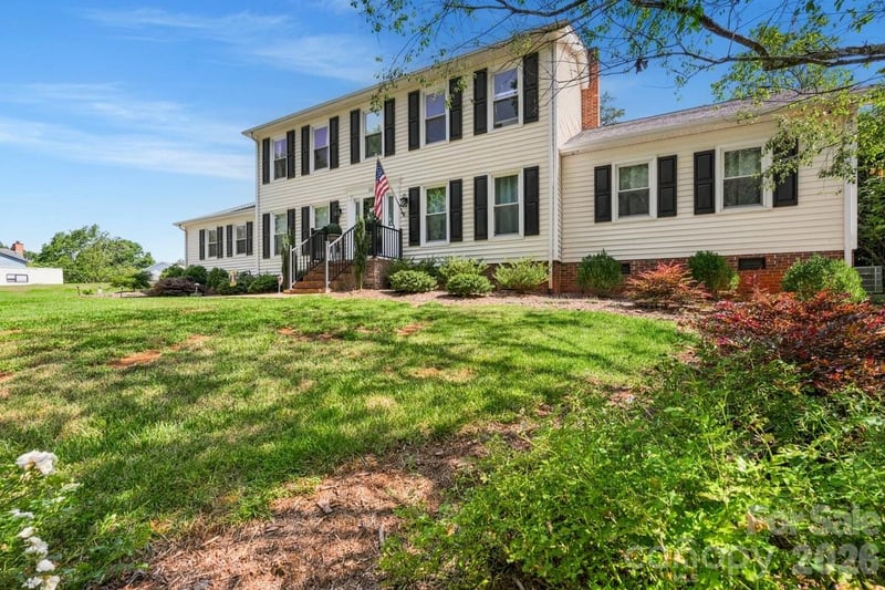 1171 37th Avenue Dr, Hickory, NC 28601