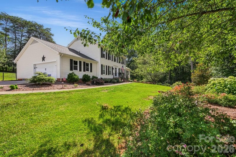 1171 37th Avenue Dr, Hickory, NC 28601