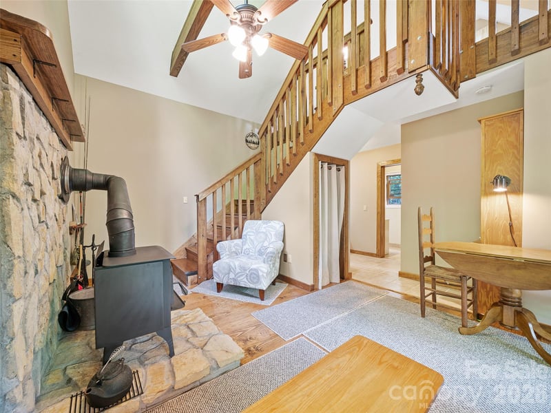 262 Little Pond Dr, Burnsville, NC 28714