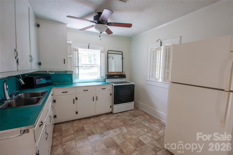 2505 Shelton Ave, Statesville, NC 28677