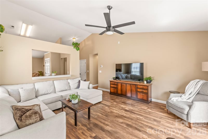 251 Summit Park Ct, Kannapolis, NC 28083