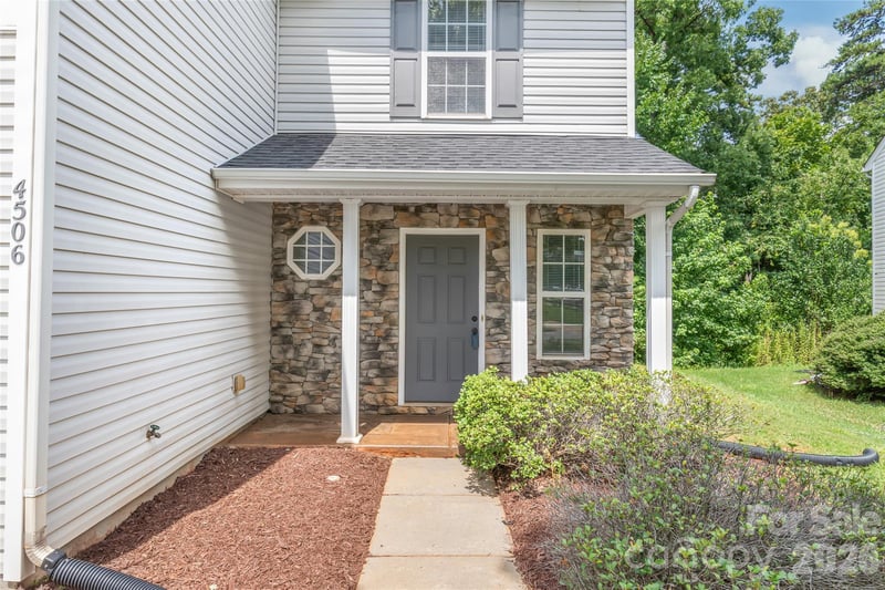4506 Christenbury Hills Ln, Charlotte, NC 28269