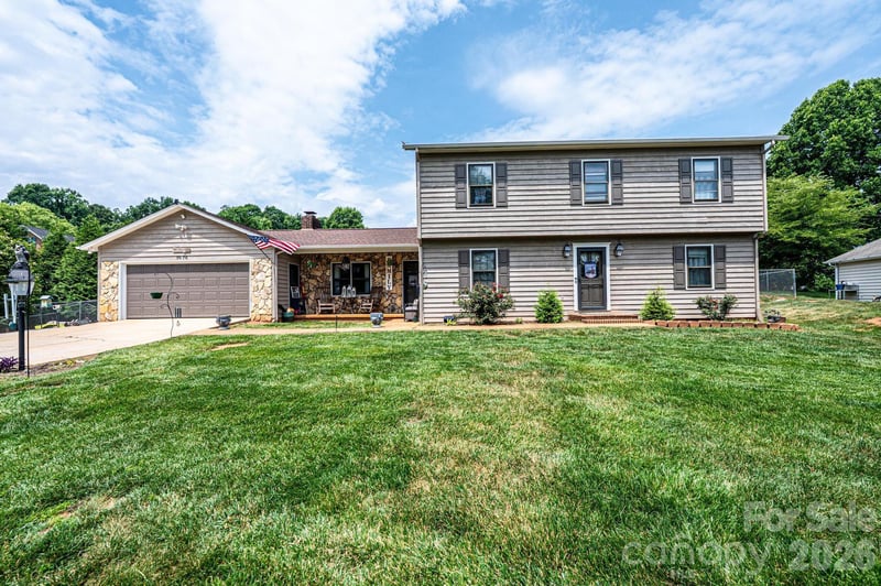 5976 Gold Creek Estate Dr, Hickory, NC 28601