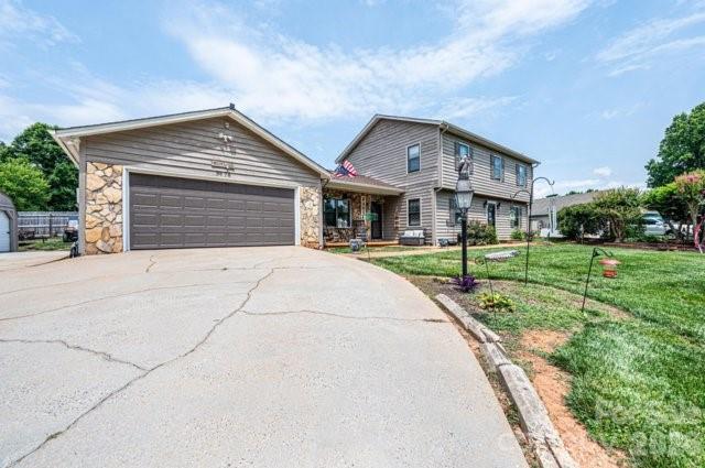 5976 Gold Creek Estate Dr, Hickory, NC 28601