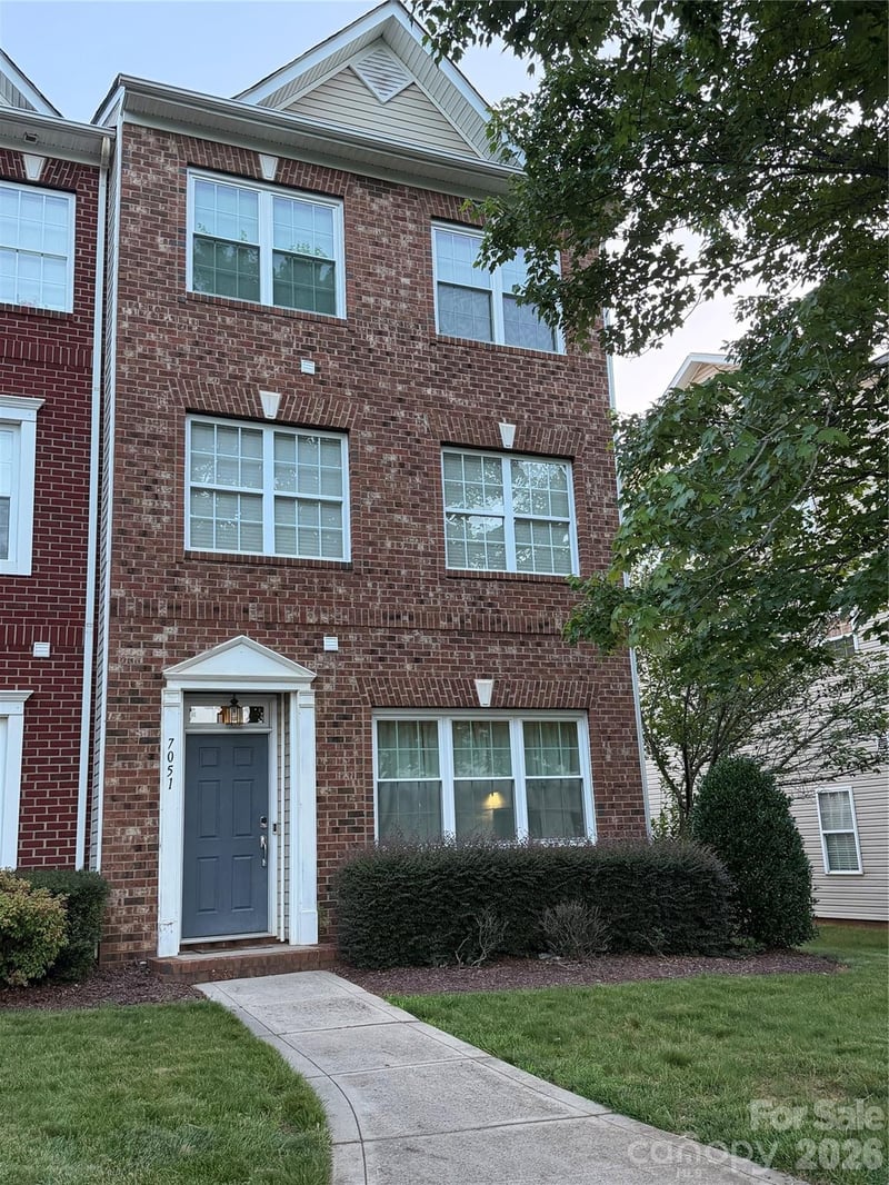 7051 Brighton Park Dr, Charlotte, NC 28227