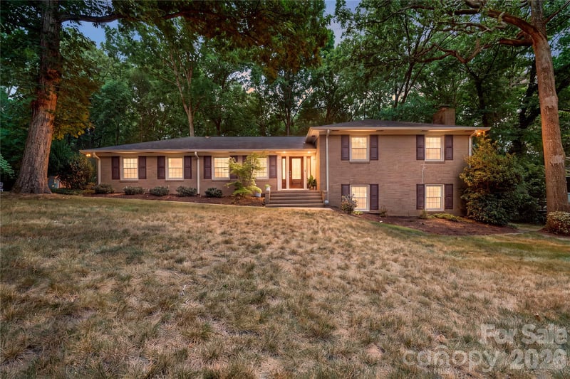 1800 Lumarka Dr, Charlotte, NC 28212