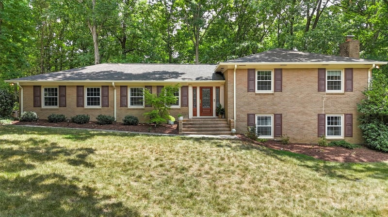 1800 Lumarka Dr, Charlotte, NC 28212