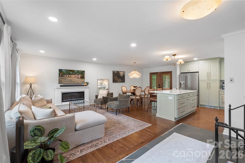 1800 Lumarka Dr, Charlotte, NC 28212
