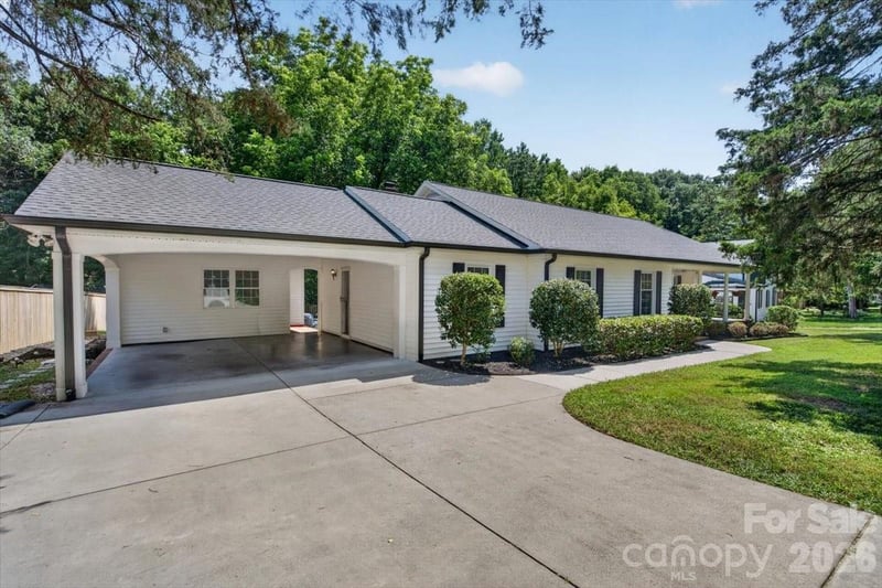 4124 Bridgewood Ln, Charlotte, NC 28226
