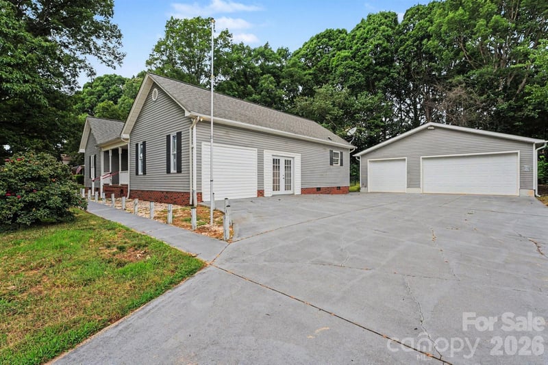 2684 Tiffany St, Conover, NC 28613