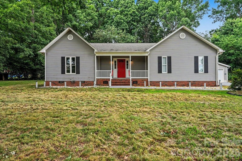 2684 Tiffany St, Conover, NC 28613