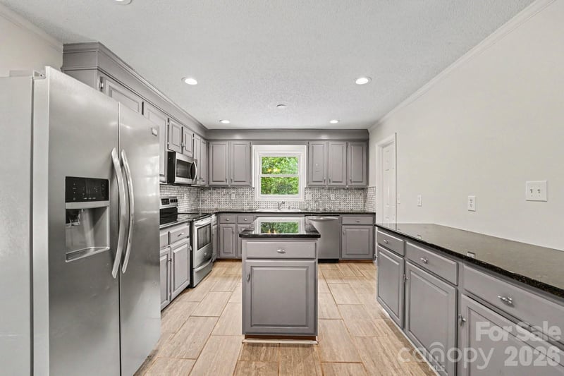 2684 Tiffany St, Conover, NC 28613
