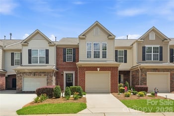 2433 Diplomat Ln, Charlotte, NC 28210
