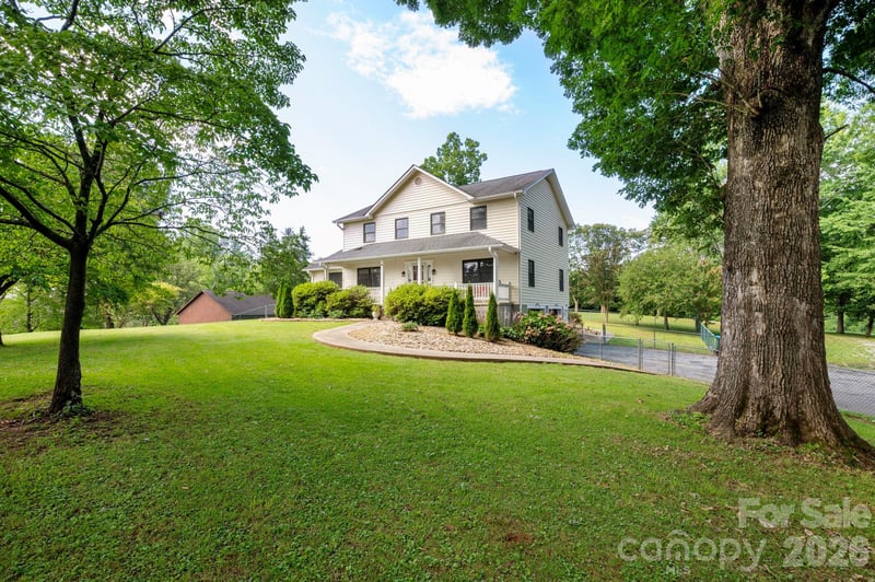 10 Old Turnpike Rd, Mills River, NC 28759