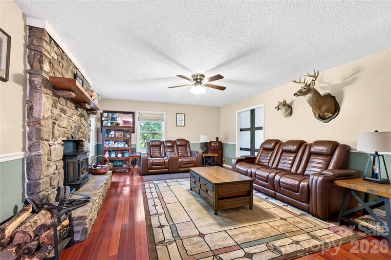 10 Old Turnpike Rd, Mills River, NC 28759