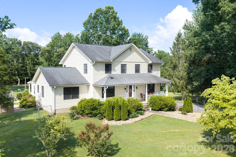 10 Old Turnpike Rd, Mills River, NC 28759