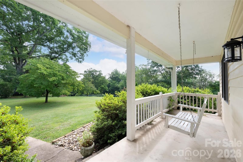 10 Old Turnpike Rd, Mills River, NC 28759