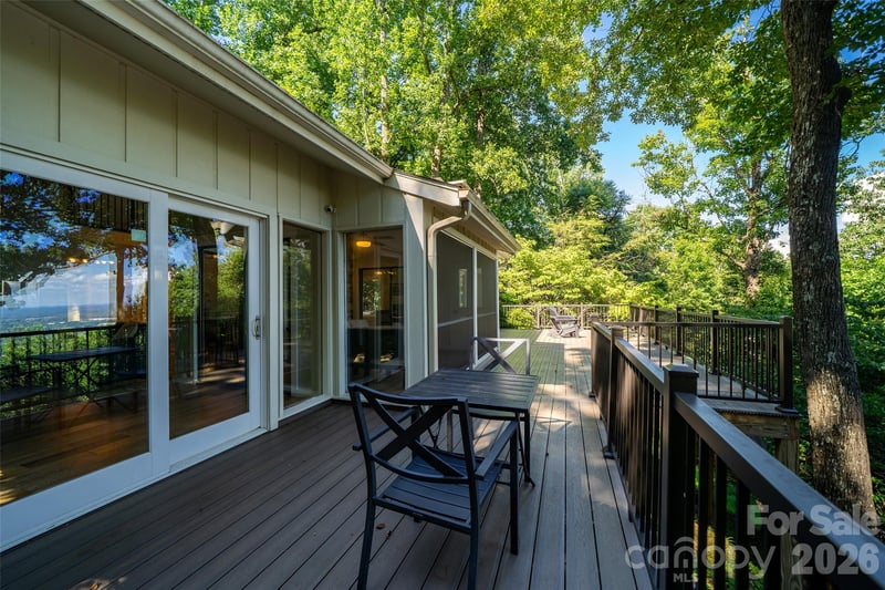 27 Walnut Dr, Mills River, NC 28759