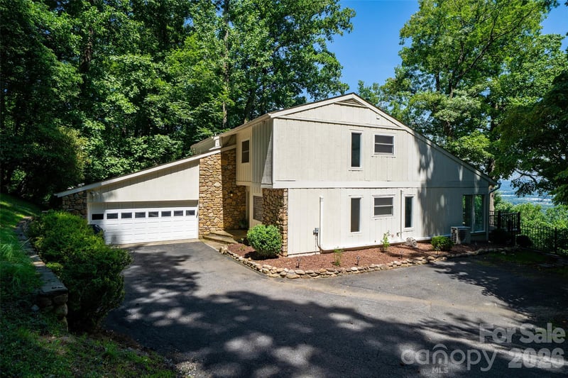 27 Walnut Dr, Mills River, NC 28759