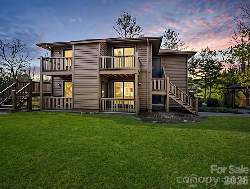 520 Courtwood Ln #4, Hendersonville, NC 28739