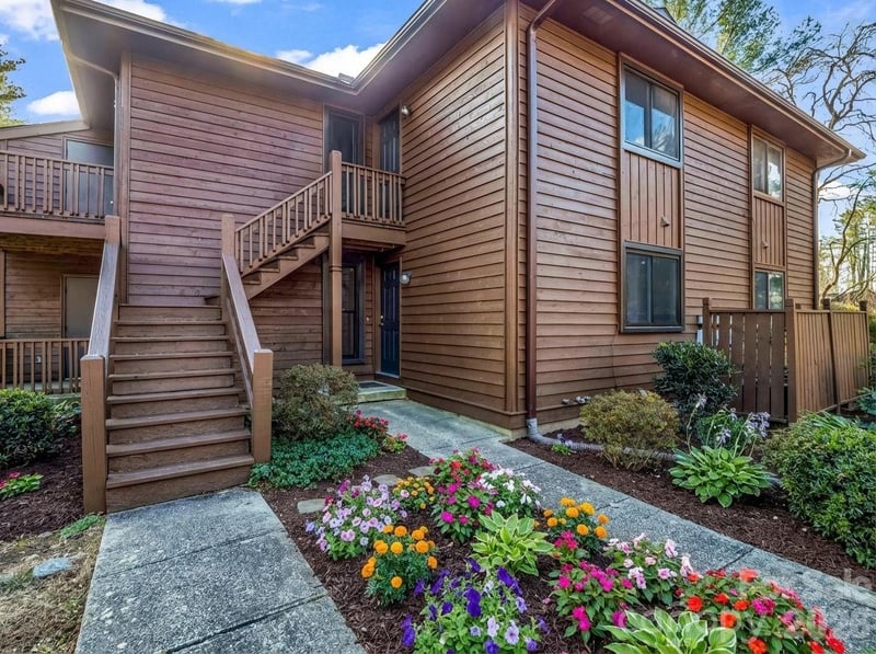 520 Courtwood Ln #8, Hendersonville, NC 28739
