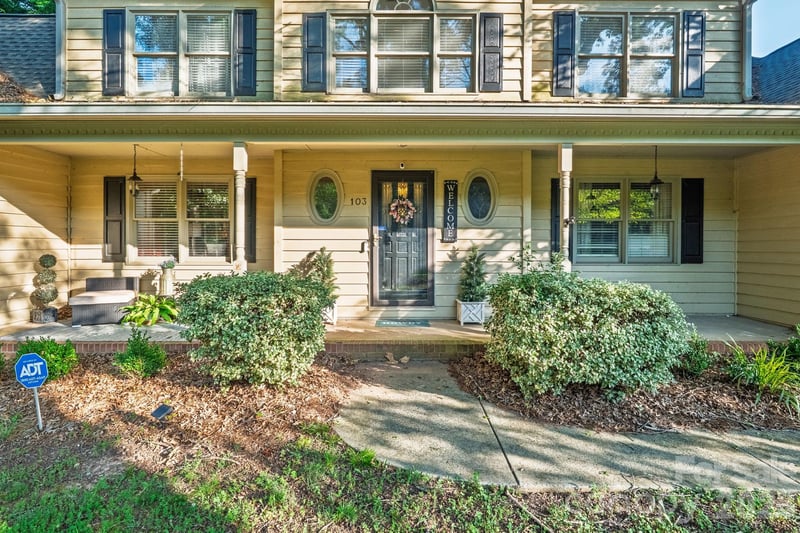 103 Chateau Dr, Gastonia, NC 28056