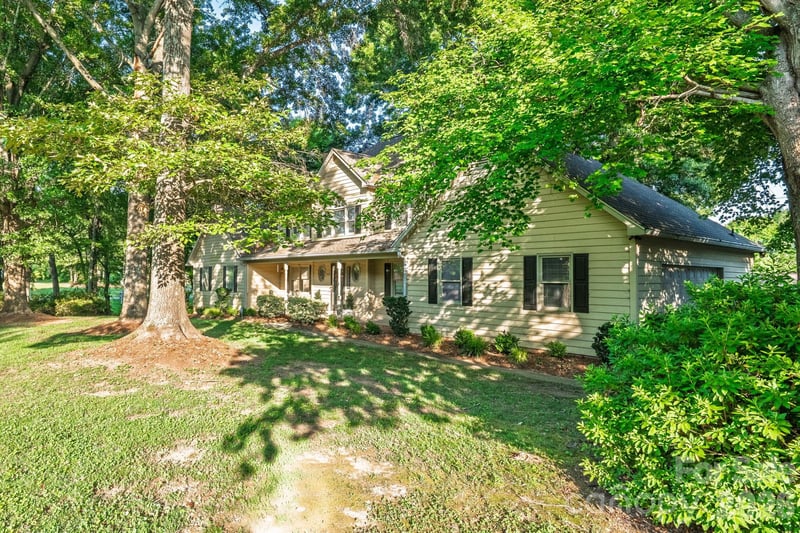 103 Chateau Dr, Gastonia, NC 28056