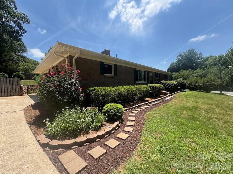 9050 Miriam Dr, Huntersville, NC 28078