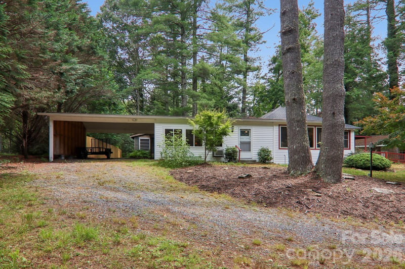 61 Bo Diddly Ln, Cedar Mountain, NC 28718