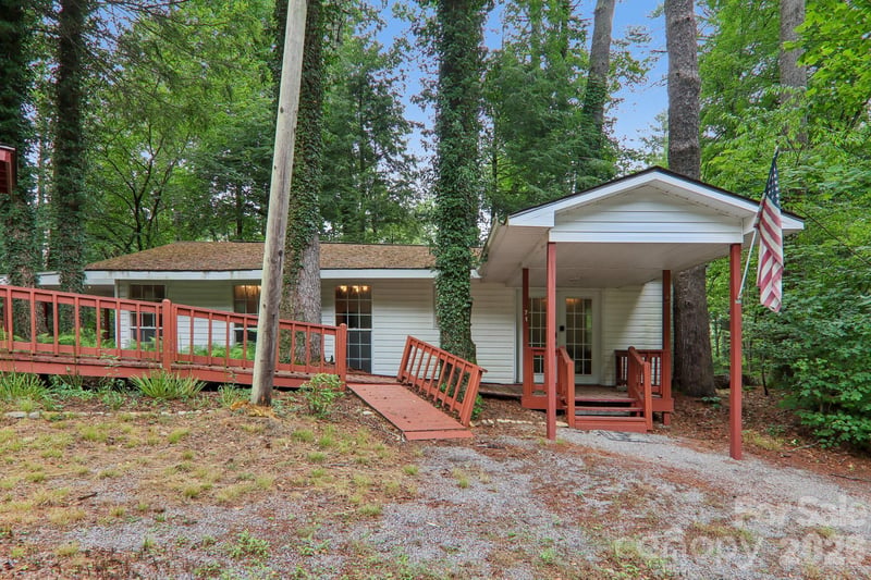 61 Bo Diddly Ln, Cedar Mountain, NC 28718
