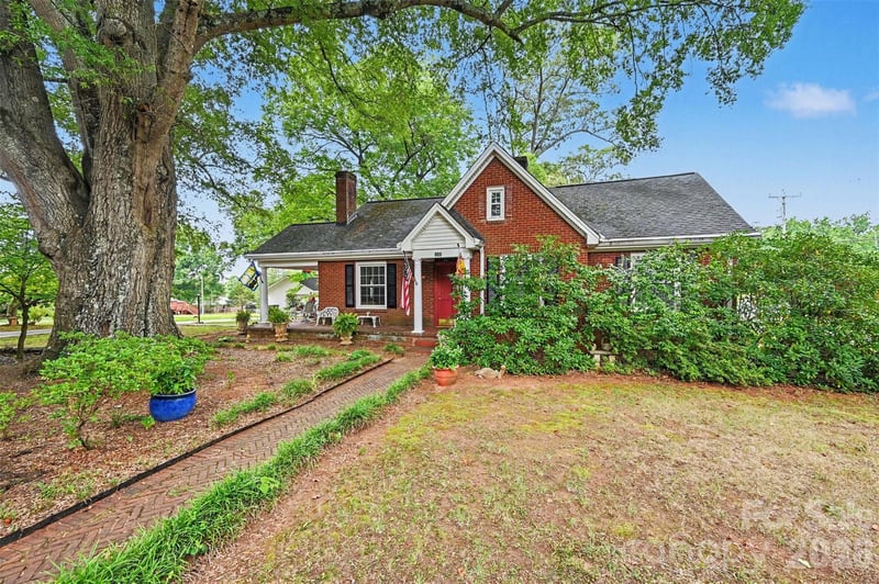 806 Main Ave, Newton, NC 28658