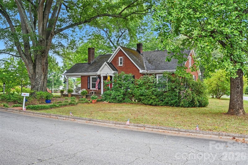 806 Main Ave, Newton, NC 28658
