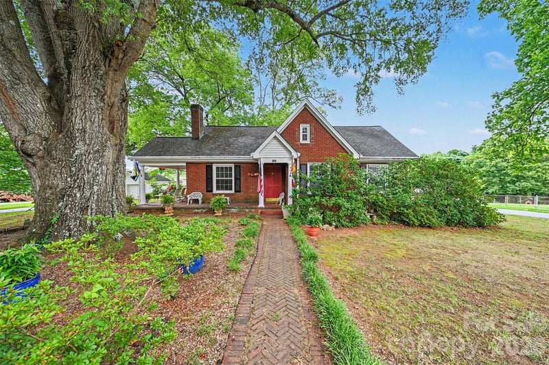 806 Main Ave, Newton, NC 28658
