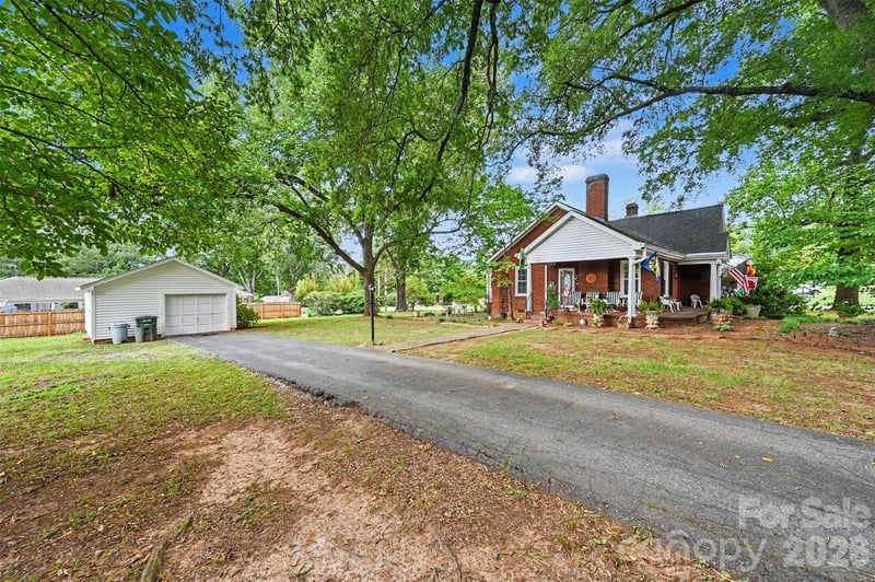 806 Main Ave, Newton, NC 28658