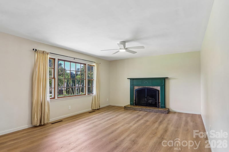 1153 Airport Rd, Flat Rock, NC 28731