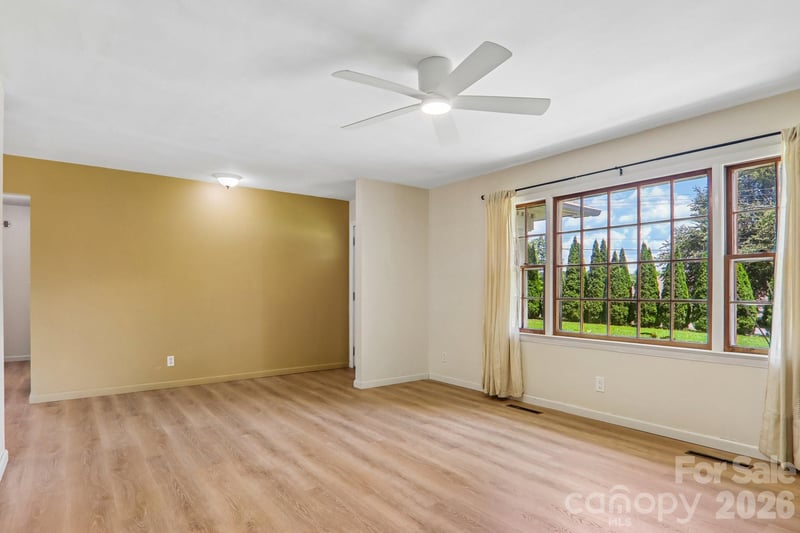 1153 Airport Rd, Flat Rock, NC 28731
