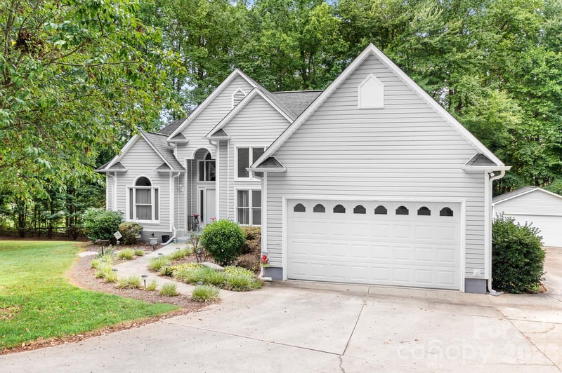135 Pinecroft Ct, Troutman, NC 28166