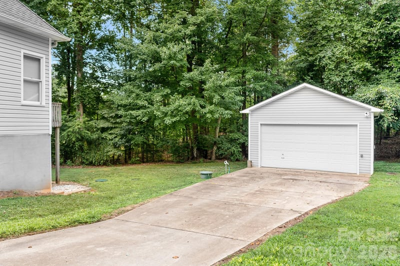 135 Pinecroft Ct, Troutman, NC 28166