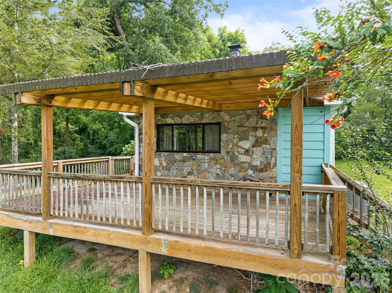 1705 Willow Rd, Hendersonville, NC 28739