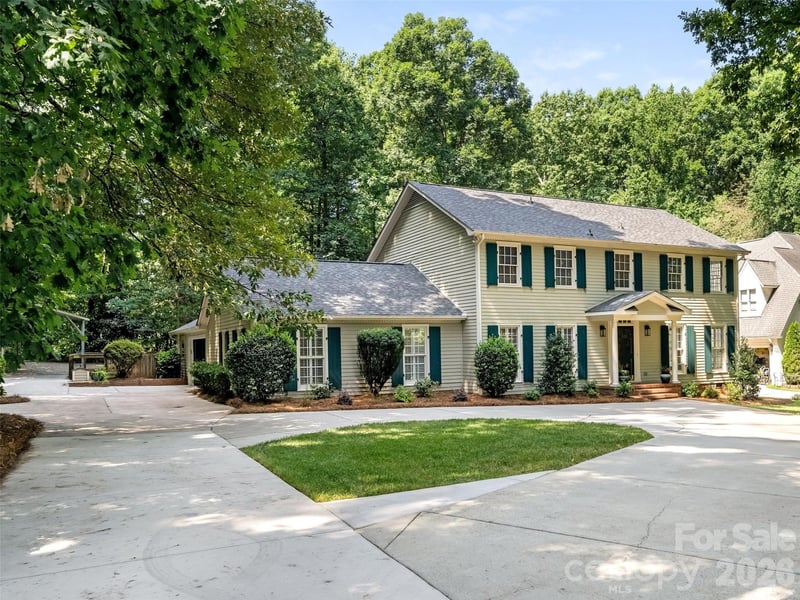 325 Stratfordshire Dr, Matthews, NC 28105