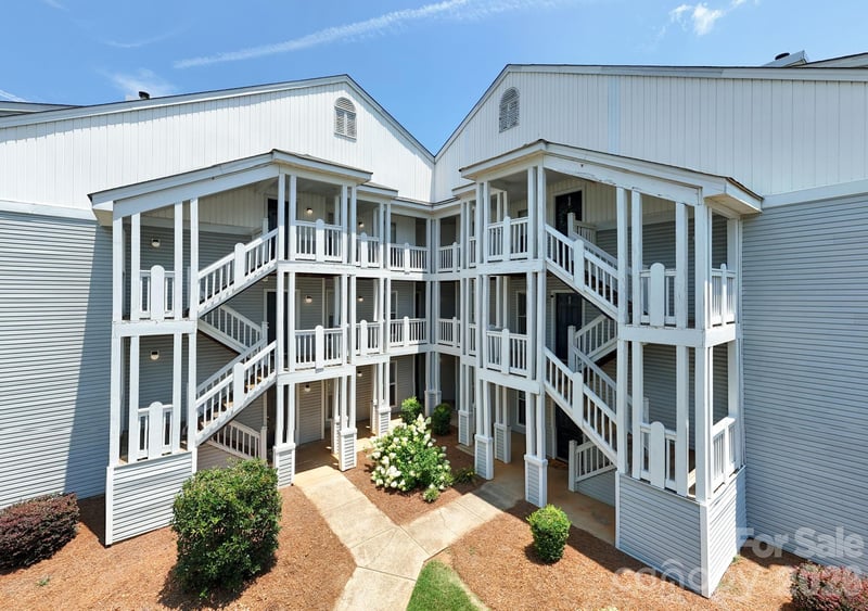 11 Hamiltons Bay Ct, Clover, SC 29710