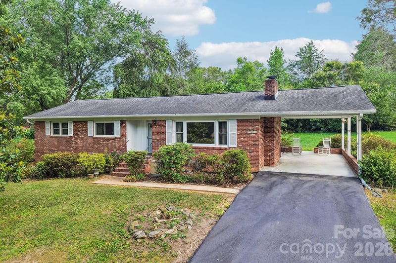 3157 Florida Dr, Hendersonville, NC 28792