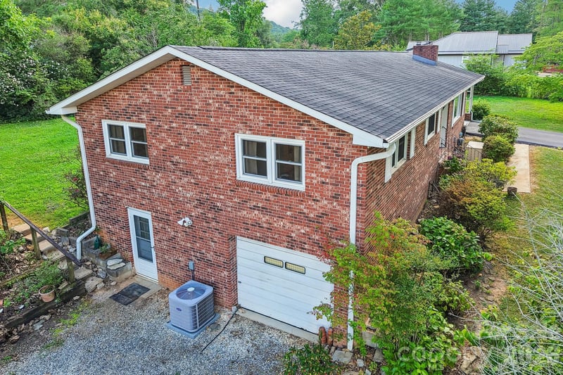3157 Florida Dr, Hendersonville, NC 28792