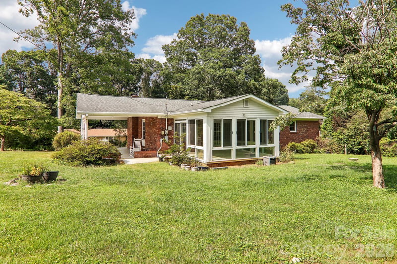 3157 Florida Dr, Hendersonville, NC 28792