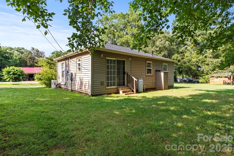 2224 Catawba Hts, Lincolnton, NC 28092