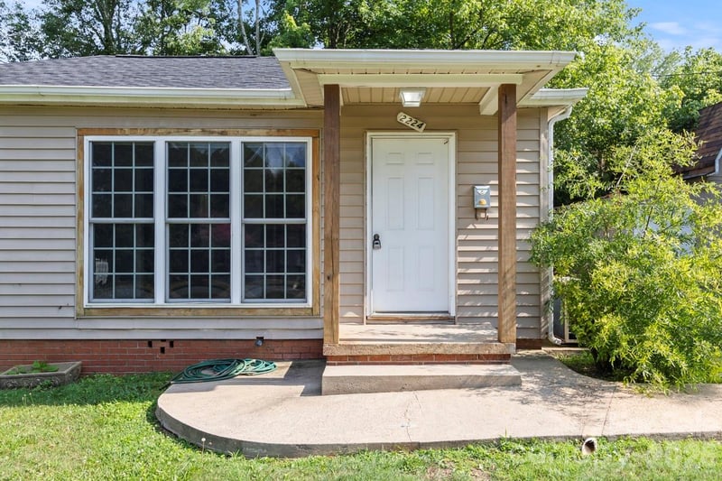 2224 Catawba Hts, Lincolnton, NC 28092