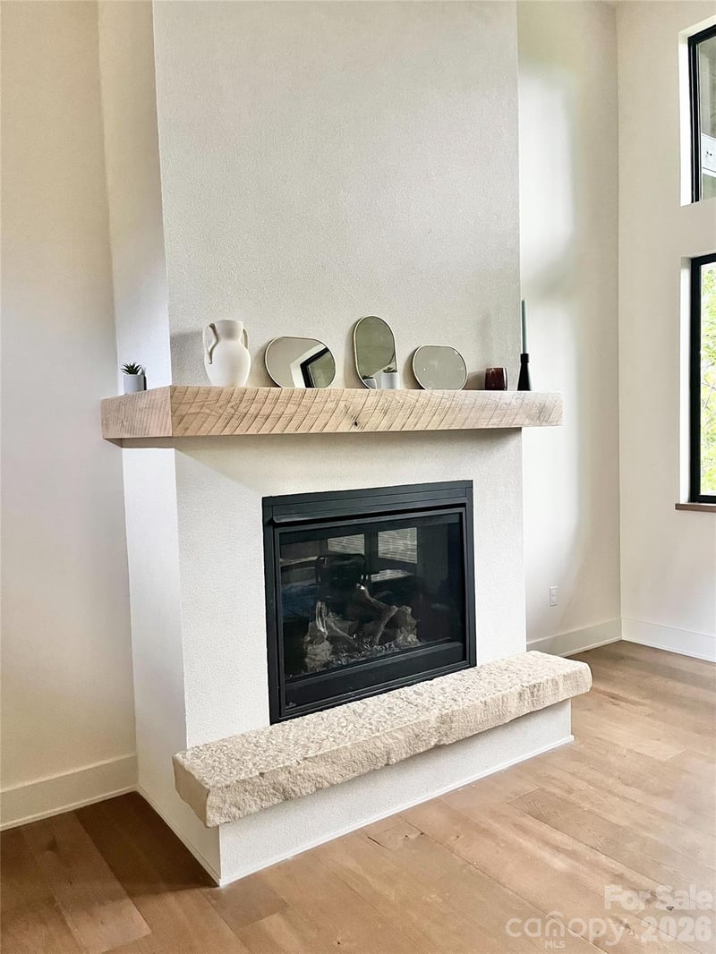 93 Village Pointe Ln, Asheville, NC 28803