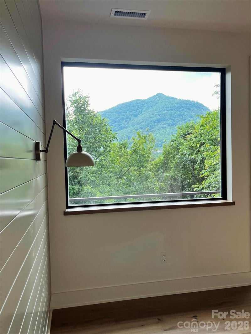 93 Village Pointe Ln, Asheville, NC 28803